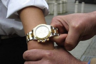 Scippo a Massa Lubrense: portato via un Rolex dal polso di una donna