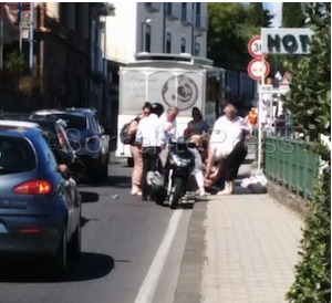 Si sente male in strada, soccorsa dal personale del tram turistico