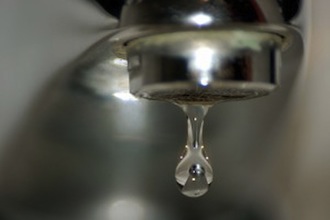 Anche oggi sveglia senza acqua in alcune zone della penisola sorrentina