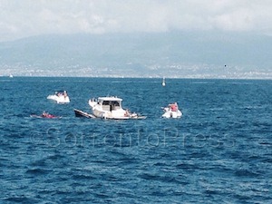 Collisione in mare al largo della Punta del Capo: affonda un’imbarcazione -Foto&video-