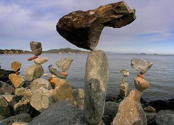 Dopo il successo dello scorso anno a Massa torna lo “Stone balancing”