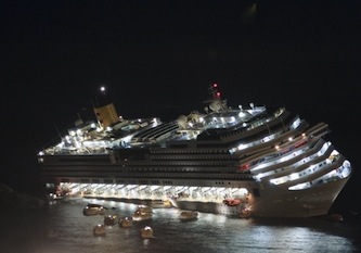 Costa Concordia, Schettino attacca: “Si può comandare anche da una scialuppa”