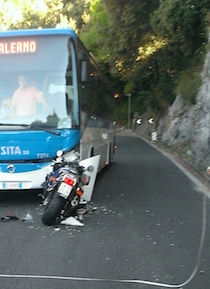 incidente-maiori-moto-bus