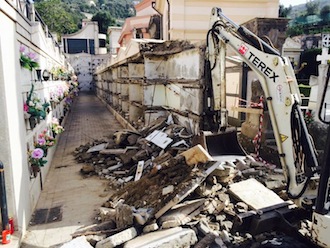 Lavori al cimitero: iniziata la rimozione delle nicchie pericolanti