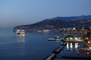 Hotel, ad ottobre conviene: prezzi in diminuzione del 30% a Sorrento