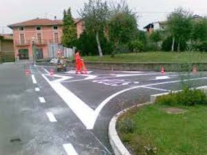 Segnaletica sbagliata sul corso Italia, il Comune: “Bisogna rifarla”