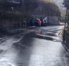 Via Capo, tubo dell’acqua rotto durante la posa dei cavi per la fibra ottica