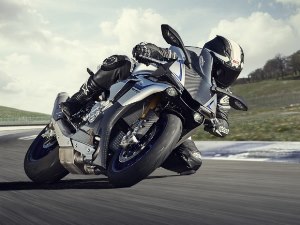 Yamaha comunica i prezzi delle sue YZF-R1 e YZF-R1M