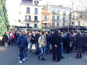 Già folla in piazza per Alessandra Amoroso