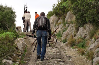 Rimossi i tralicci arrugginiti di Ieranto