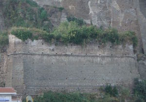 Cede il Fortino Sant’Antonino, rischio crolli al porto