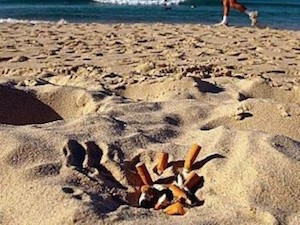 Proposta del Codacons: “Stop al fumo in spiaggia”