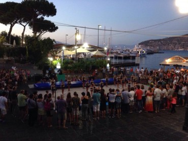 Musica, ginnastica e balli a Marina Piccola per l’evento “Tramonti d’aMare”