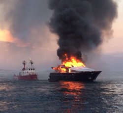 A fuoco lo yacht di De Laurentiis