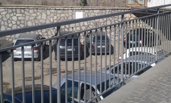 Parcheggio nell’alveo del rivolo, parte la denuncia