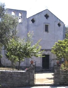 Rubato il pavimento della chiesa di Metrano