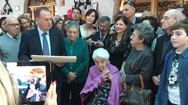 Grande festa per i cento anni di nonna Maria D’Esposito