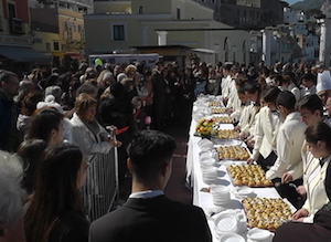 zeppolata-san-giuseppe-piazzetta-capri