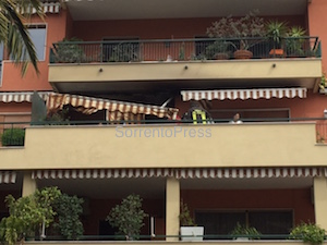 Incendio in un appartamento di piazza Lauro, poliziotto lievemente ferito – video –