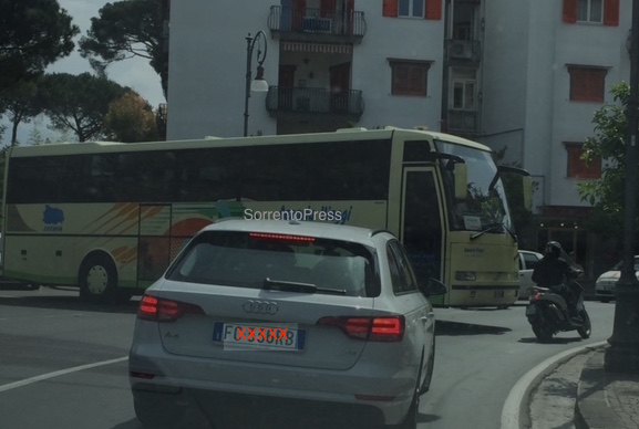 autobus-manovra-via-degli-aranci