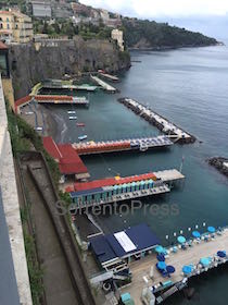 Apertura delle spiagge e dei lidi, è caos in Costiera sorrentina