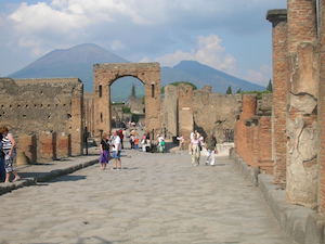 Caos orari Eav, turisti rimasti fuori dagli Scavi di Pompei