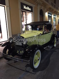 A Sorrento in mostra auto d’epoca e supercar, tappe a Positano e Capri