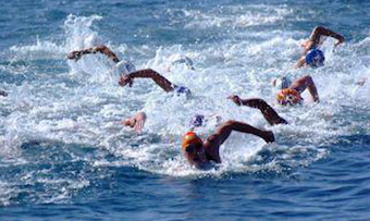 Nel golfo torna la Capri-Napoli di nuoto