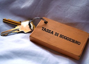 Tassa di soggiorno più cara di 2 euro per contribuire alla Tari