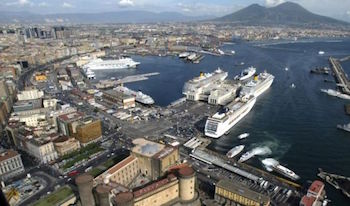 Vie del mare, al porto di Napoli bus per stazione ed aeroporto