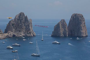 Indipendence Day, auguri volanti per gli ospiti Usa di Capri