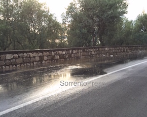 Nuovo sversamento dalla fogna di via Capo