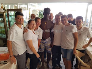 Mario Balotelli con la piccola Pia a Marina del Cantone