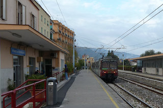 Due uomini sorpresi a fare sesso nella stazione di Piano di Sorrento