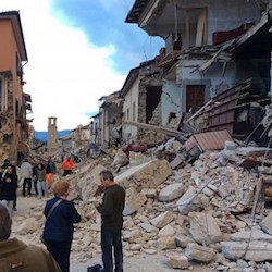 Terremoto, aiuti anche da Vico Equense e Massa Lubrense