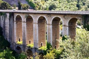 Da stasera la posa di una condotta del gas sul ponte di Seiano