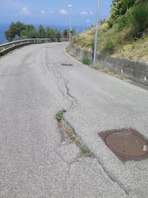 Crepe nell’asfalto, timori di nuove frane a Sorrento