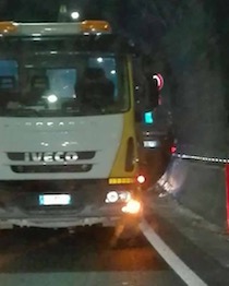 Incidente sulla Sorrentina, si procede a senso unico alternato