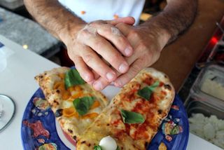 Pizzaioli da tutta Italia in costiera per la Lega del Filo d’Oro, messaggio di Arbore