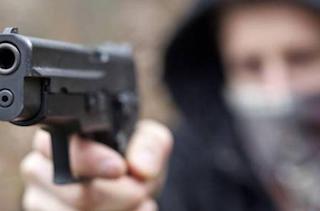 Commessa denuncia: “Rapinata con una pistola”. Indagano i carabinieri