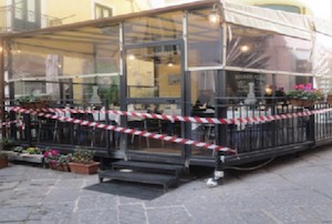 Sequestrata la tenda di un ristorante del centro storico di Sorrento