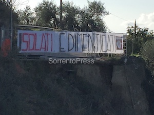 Protesta in via Fontanelle: “Isolati e dimenticati”