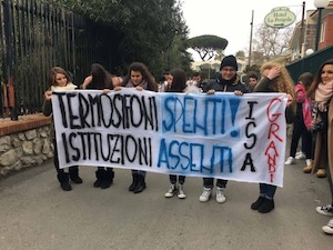 Aule troppo fredde, protesta degli studenti del “Grandi” – foto –