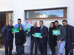 Un defibrillatore all’ingresso del Municipio di Vico Equense