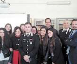 Gli studenti del liceo Marone a lezione dai carabinieri