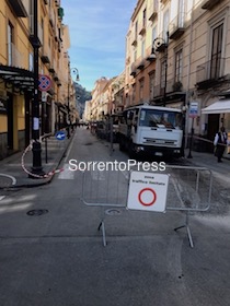 Cantieri lumaca sul corso Italia, commercianti in rivolta a Sorrento