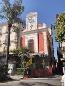 Liberata la torre campanaria di piazza Tasso