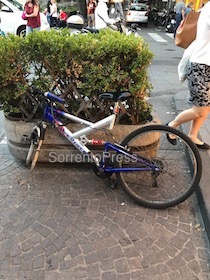 Furti di bici nella centralissima piazza Tasso