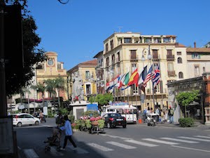 Sorrento dice no a sexy shop e cannabis store in centro, ordinanza del sindaco Coppola