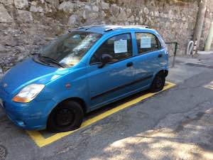 Gomme tagliate all’auto di una disabile, choc a Vico Equense